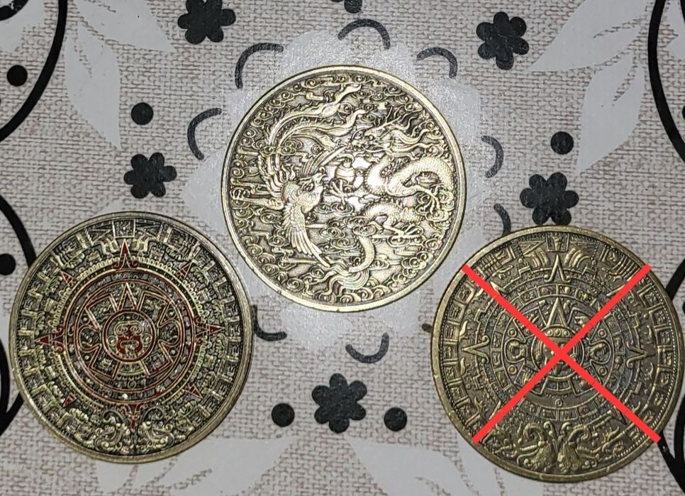 Монета-Феникс и дракона и монета пирамида.