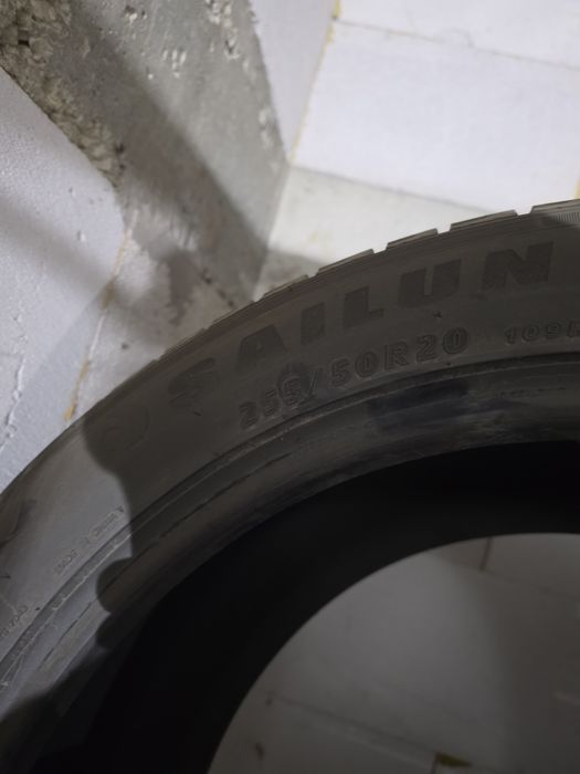 Продам комплект резины 255 50 R20