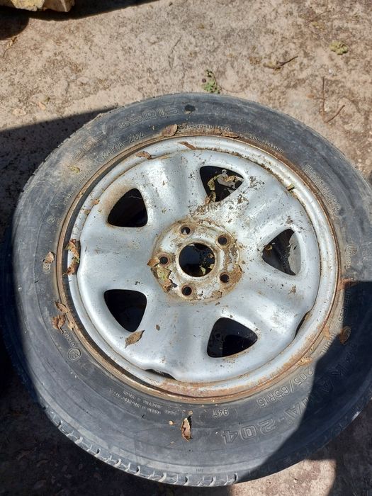 Продаются шины с дисками 205×65×15
