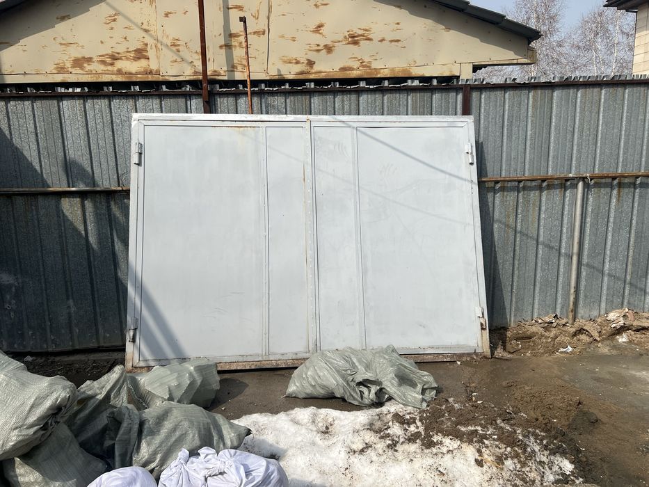 Железные гаражные ворота