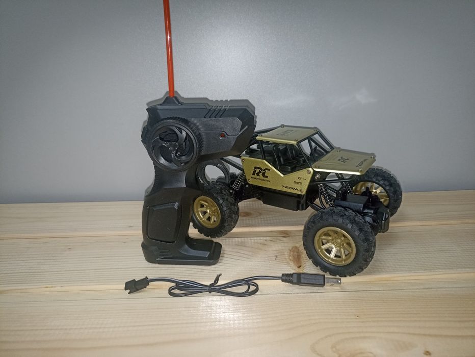 Машинка на радио управлении