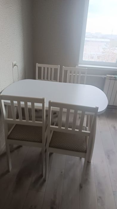 Продам стол +4 стула