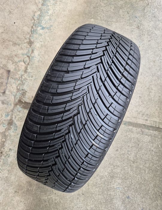 O bucată 225/45 R17 M+S iarnă - una Goodyear Pirelli Yokohama