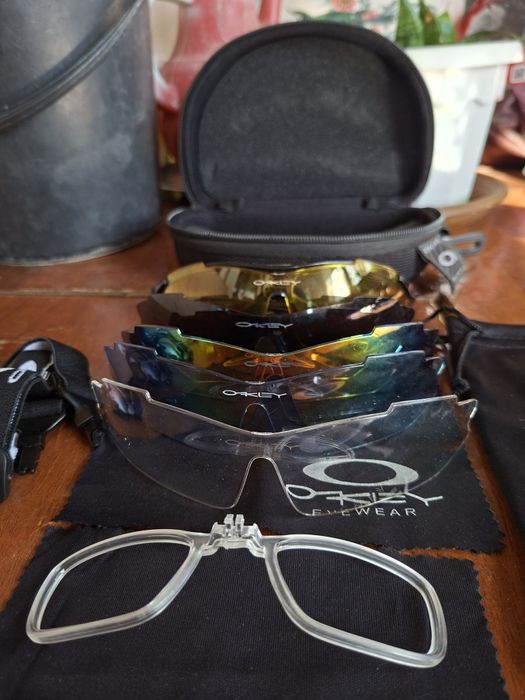 Очки солнцезащитные