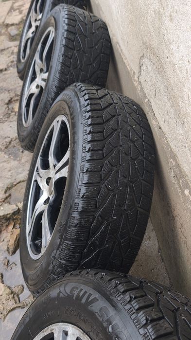 Зимни гуми с джанти 225 60 17 Honda CRV