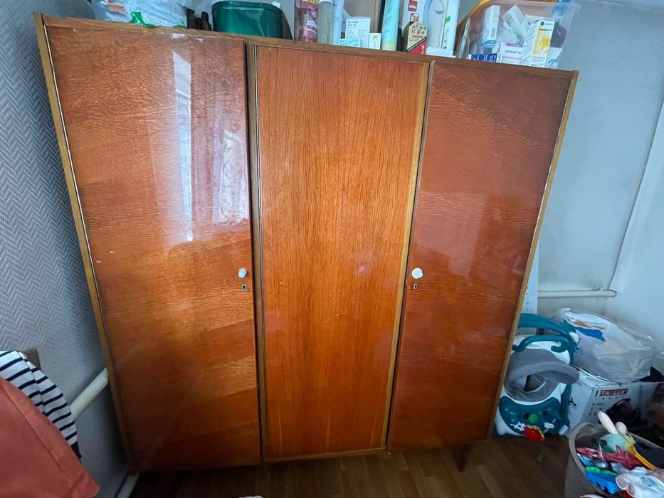 Продам советский шкаф