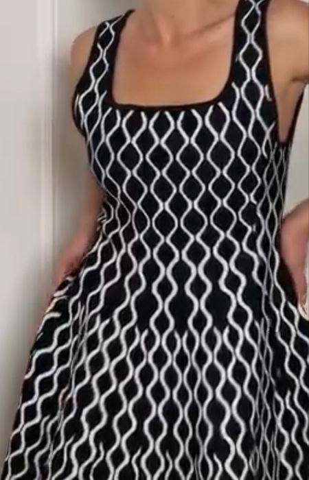 Стильное женское платье