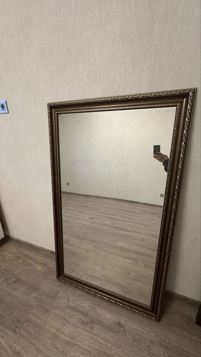 Зеркало с рамой багет