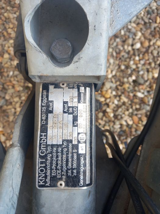 Vând remorca saris cu sistem de franare