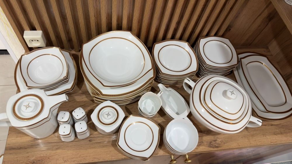 Сервиз столовой  продам