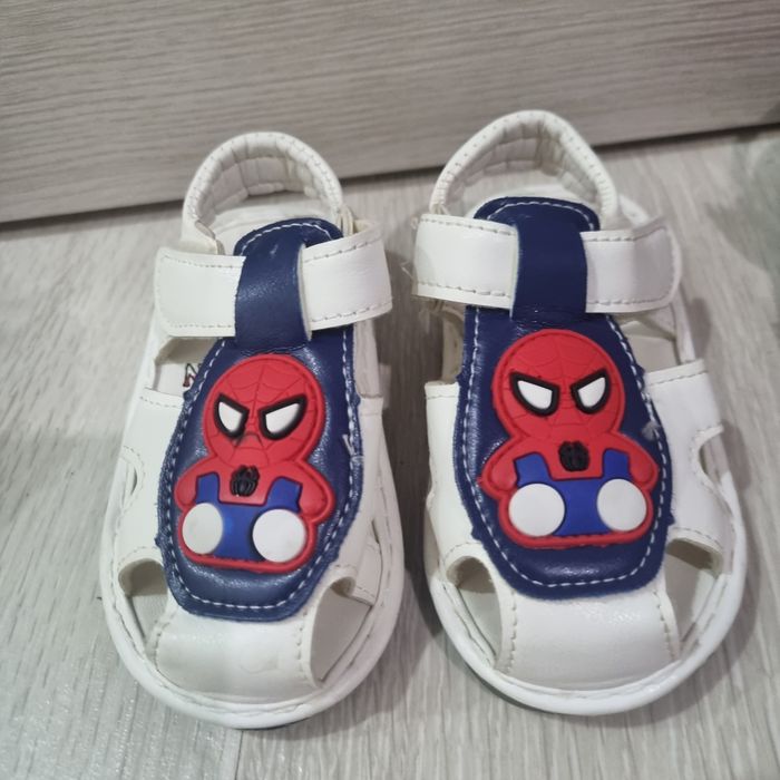 Продам детскую обувь