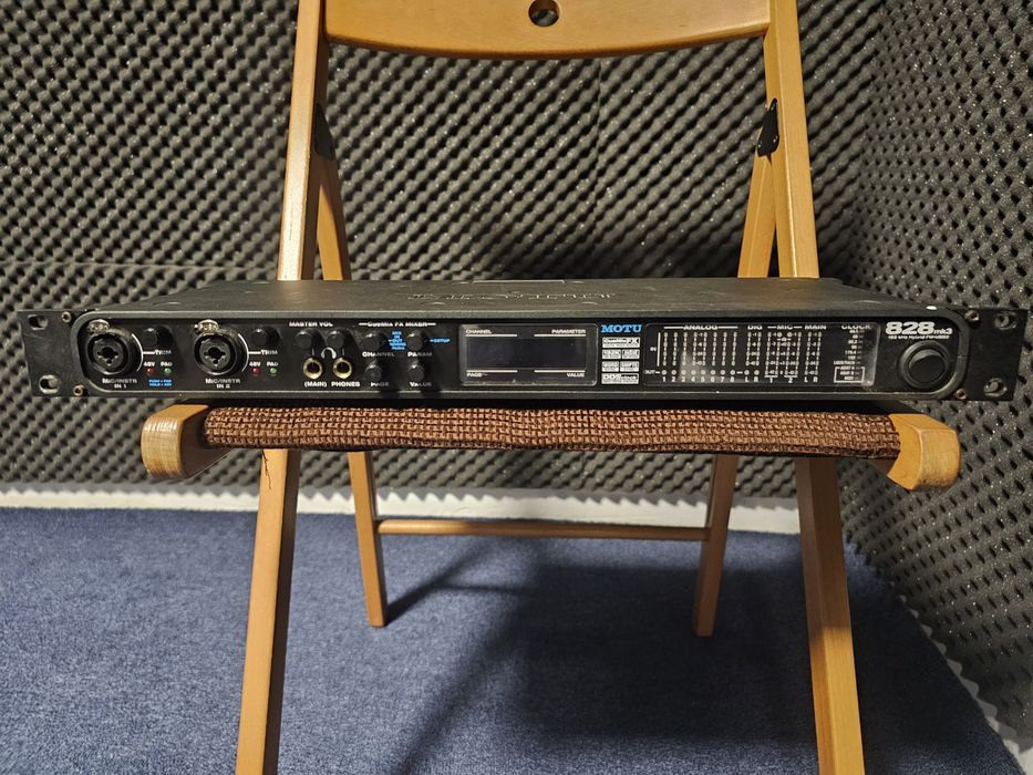 Interfață Audio MOTU 828 mk3 Hybrid (USB / FireWire)