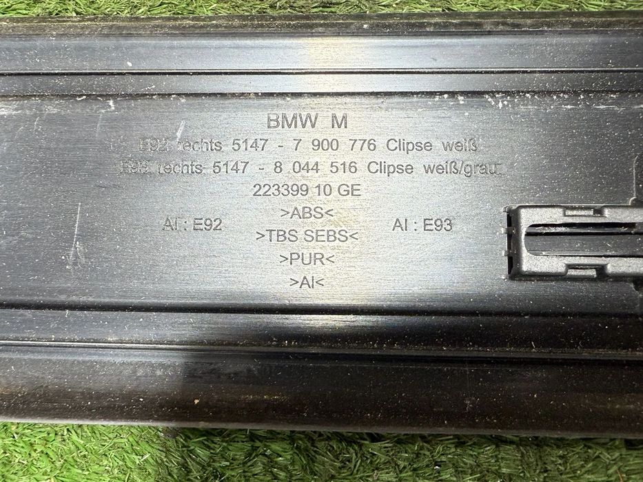 ORNAMENT PRAG BMW E93 320D 2013 2.0 DIESEL COD OEM 8042855 / 22339910 / 7900751 / DECAPOTABILĂ (CABRIOLET) 2005-2013