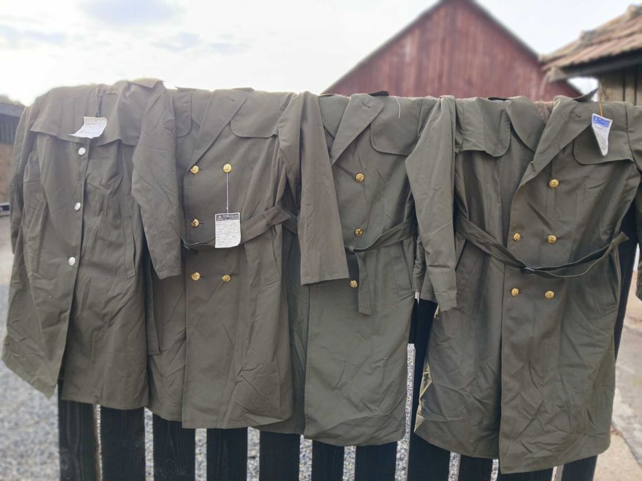 Vând haine militare