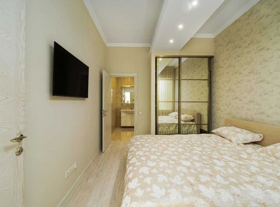 Дава се под наем Двустаен апартамент в София, Център - 90 кв.м за 500 € - Снимка #2