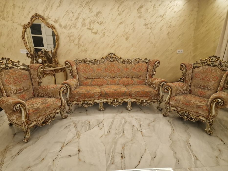 Două fotoli si canapea...