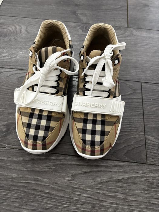 vand adidasi burberry marimea 38 purtati.