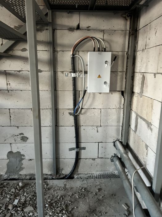 Услуги электрика 220/380 В