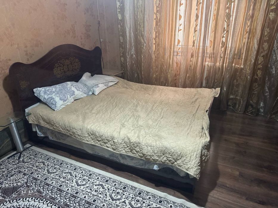 срочно продается мебель шкаф кровать и камод в хорошем состоянии