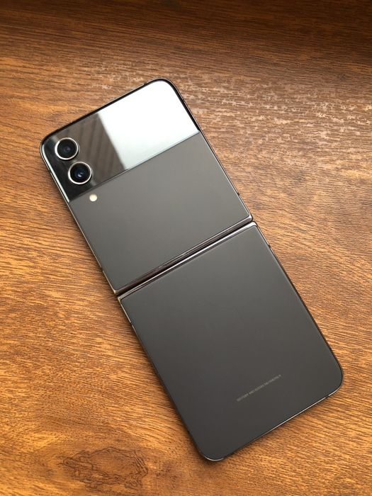 Samsung Z Flip 4 Ideal sotladi