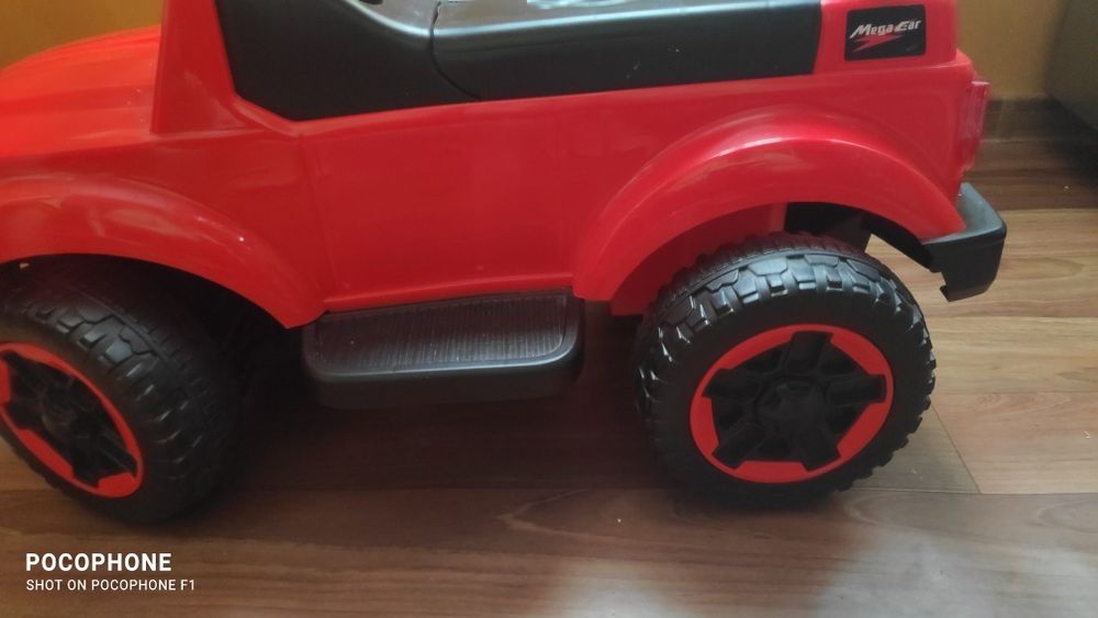 Ride-On кола Fancy Deluxe Mega Car червена