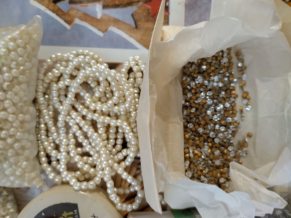 Голямо разнообразие от старинни колекции ,сервизи и други на символичн