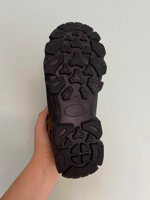 Чисто нови ботуши