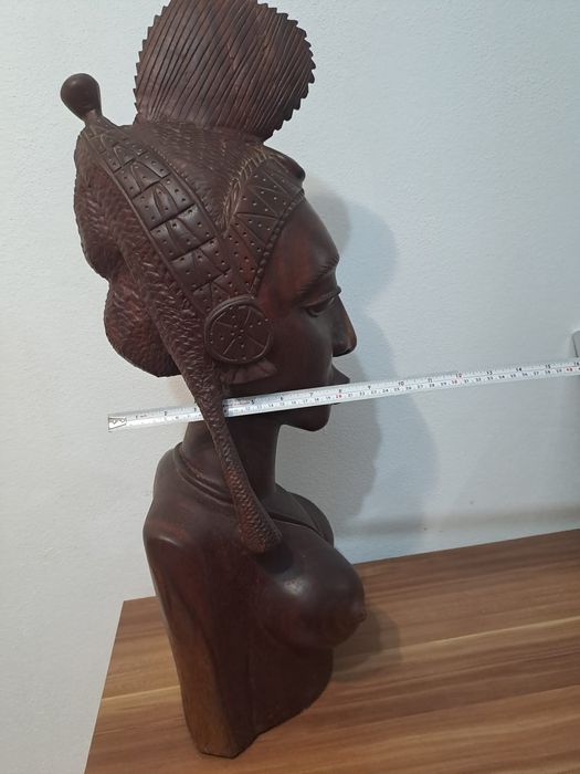 Statuetă din lemn bust femeie