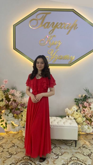 Красное шифоновое платье