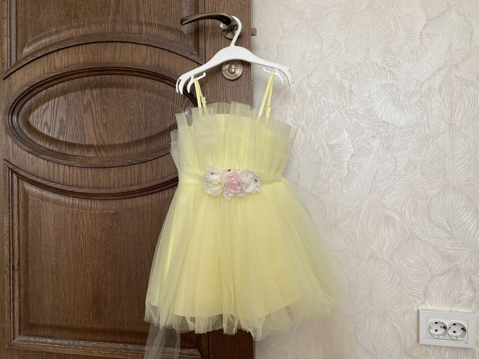 Нарядное платье на девочку 3-5 лет