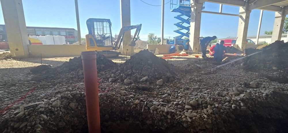 Inchiriez Bobcat si miniexcavator Caterpillar