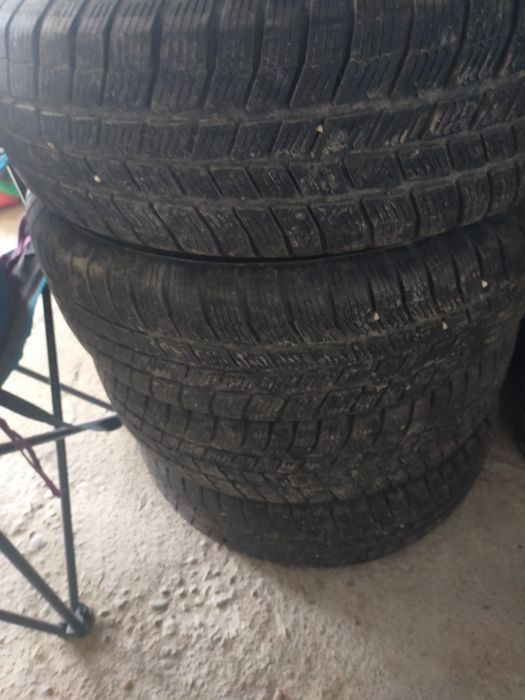 Vând 4 cauciucuri  utilizate pentru mașină Suzuki!!!