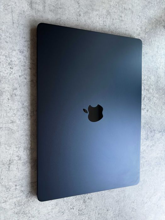 MacBook Air 15" M2 Midnight (2023) – 8GB RAM / 256GB SSD – Stare excelentă