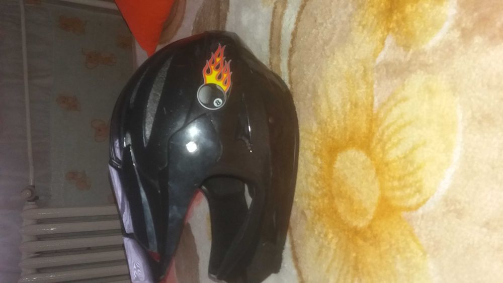 Светещи кънки на Сой Луна и каски за колело