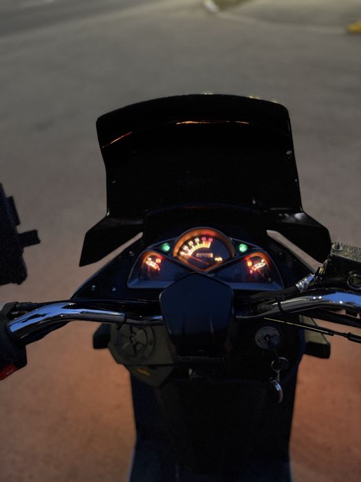 Скутер MVXI 150CC