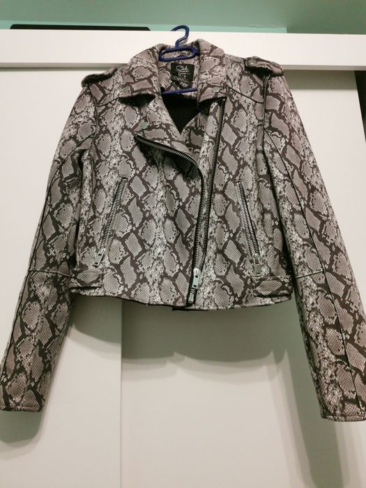 Дамско велурено яке змийски принт