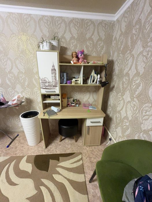 Продам стол шкаф