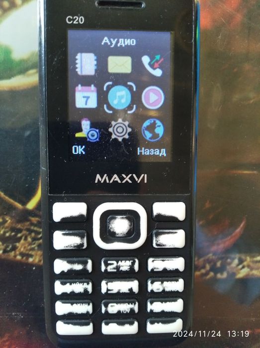 Maxvi C 20 telefoni sotiladi