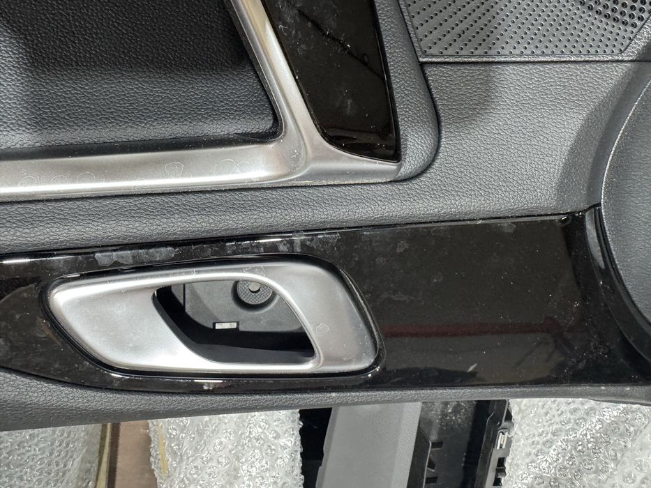 Кори за врати лява дясна KIA III PROCEED CEED