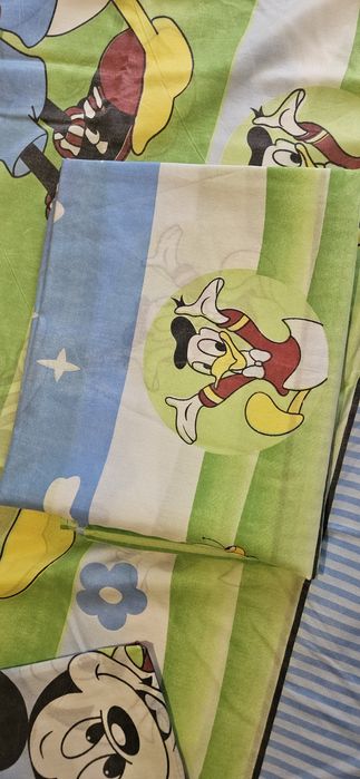 Единичен комплект чаршафи