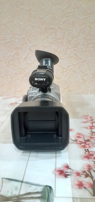 Продаётся Японская цифровая видеокамера SONY 2100