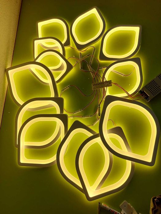 Димируема LED лед полилей лампа Модерна, форма на цвете, дистанционно