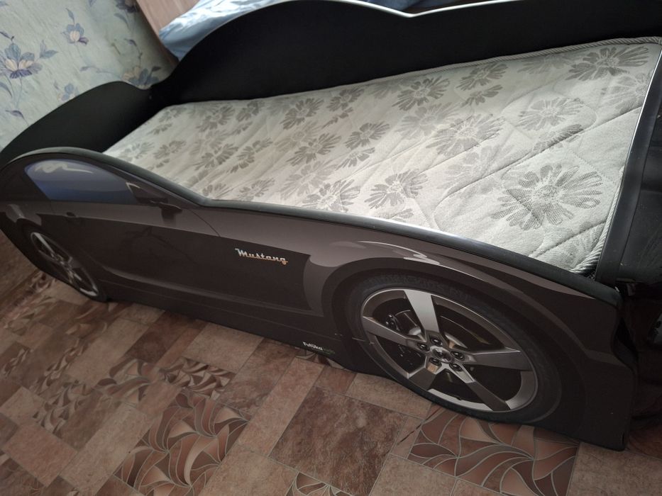 Продам машинку-кровать