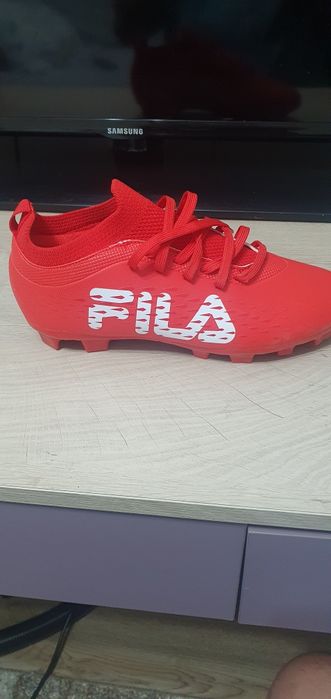 Ghete fotbal noi  fila cu crampoane de plastic .Sunt aduse din Elveția.  Sunt mărimea 38
