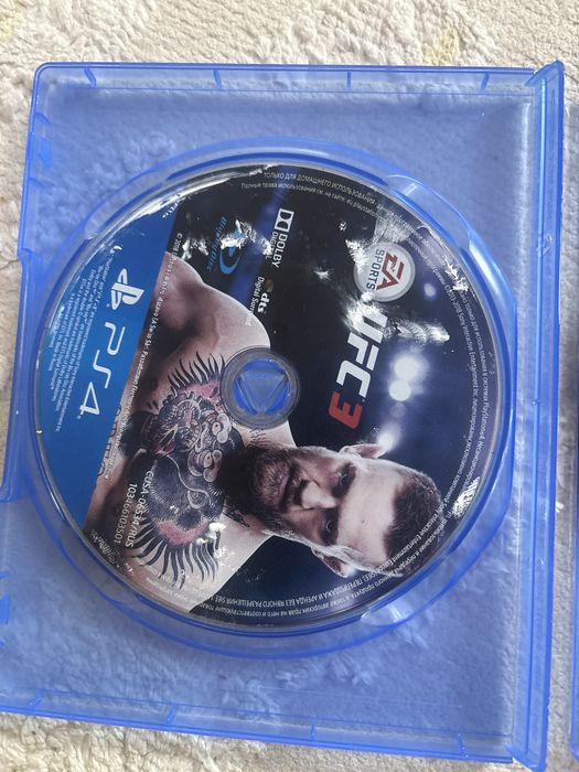 Продам PS4 Pro + 4 игры — рабочая, торг