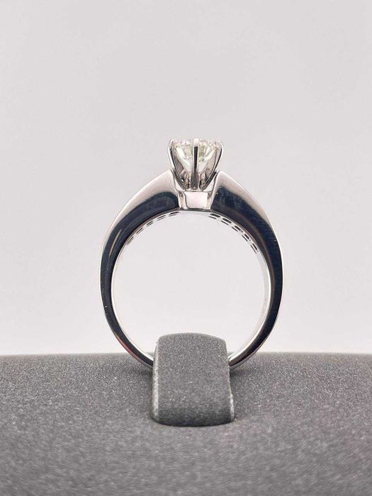 Кольцо с бриллиантом 0,51кт