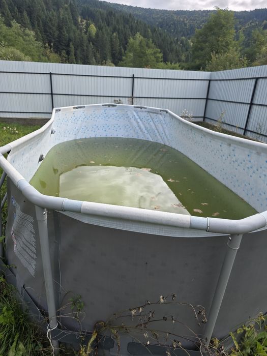 Piscină spațioasă