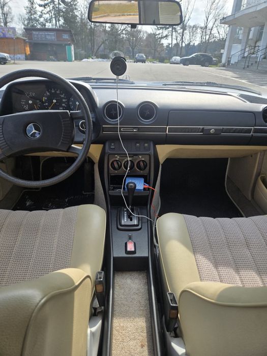 Mercedes 230 an 1976