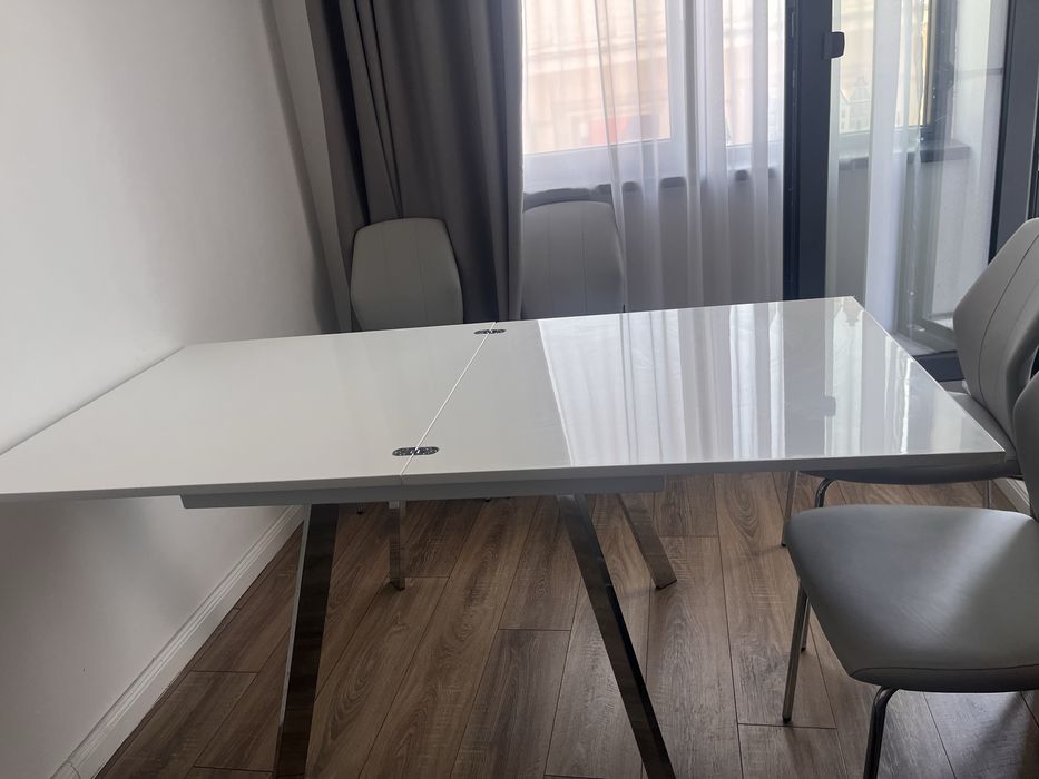 Set masa extensibila de dining cu 4 scaune