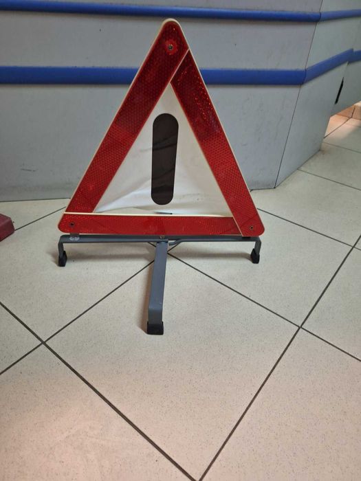 Авариен триъгълник за автомобил